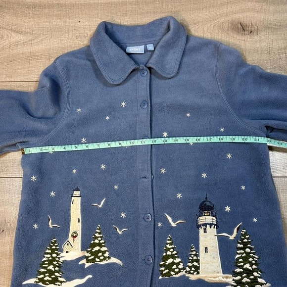 Coastal Lighthouse Winter Scene Embroidered Fleece Jacket Size L - Picture 5 of 7